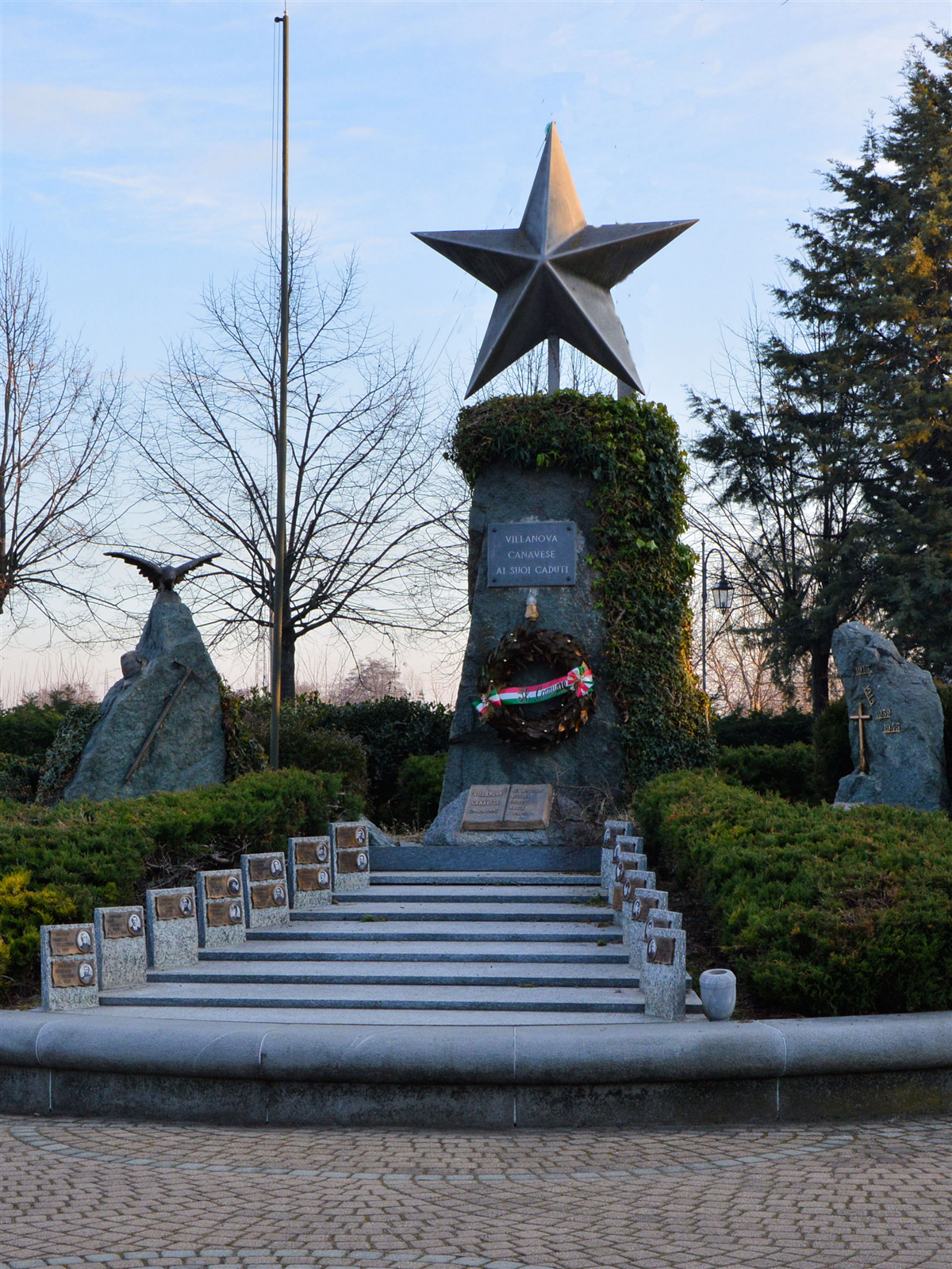 Il monumento ai Caduti di tutte le guerre